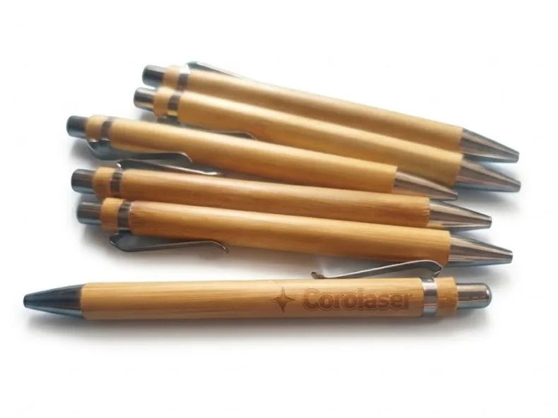 Caneta de bambu personalizada